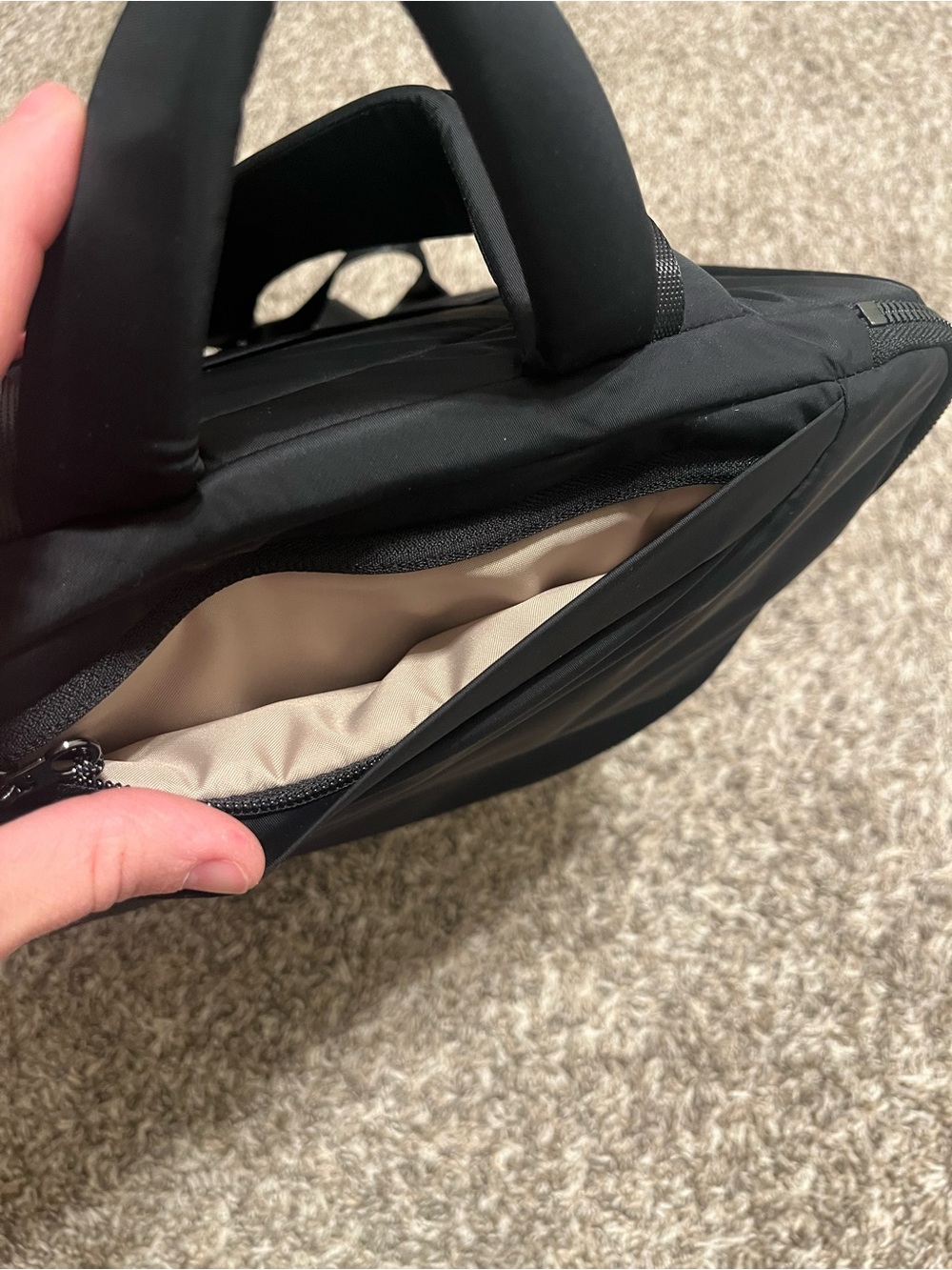 Lululemon New Parent Backpack- 17L - Picture 7 of 9